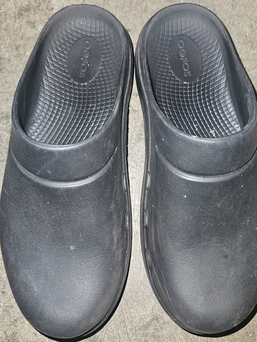 OOFOS Women's Black Slip-On Clogs